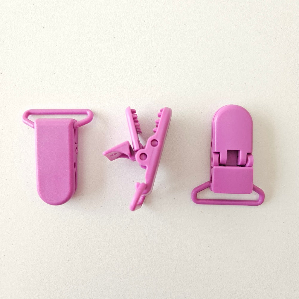 Plastic Suspender Clips - Hey Beadly
